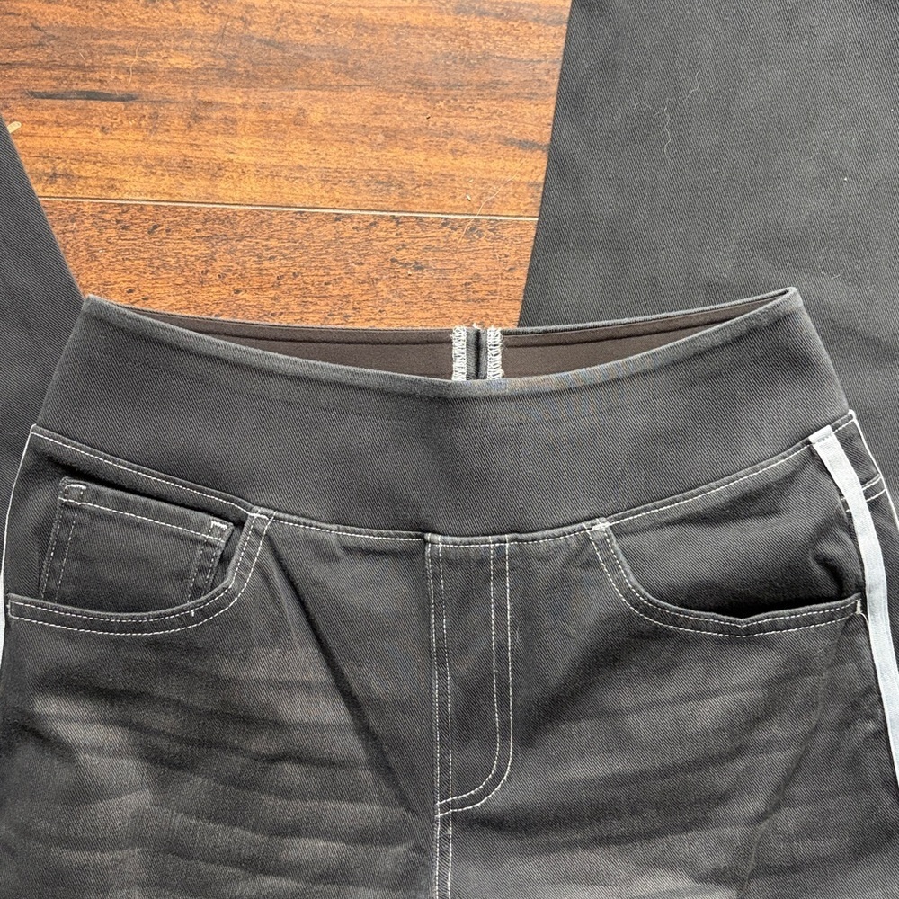 HALARA Flex Black High Waisted Stripe Wide Leg Jean with Pockets
SMALL PETITE - Picture 4 of 8